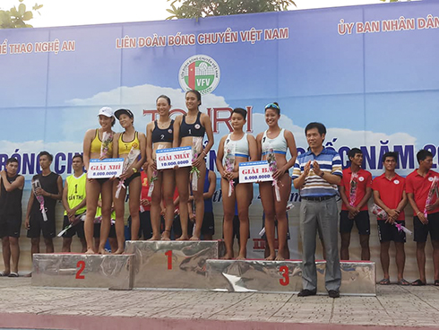 Khanh Hoa's athletes win first tour of National Beach Volleyball 2019