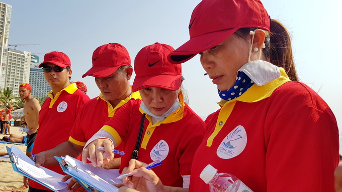 Referees judging competitions