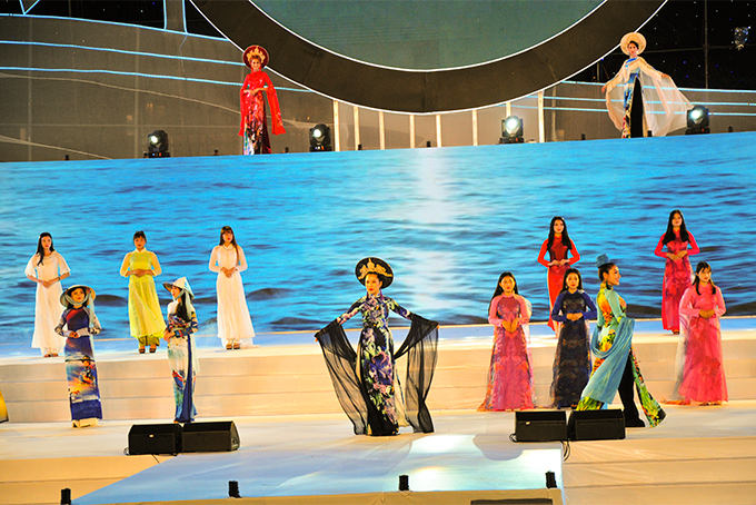 Ao dai show