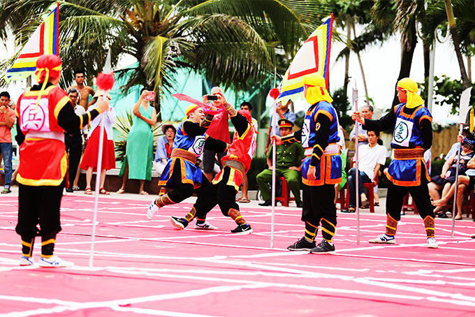 Interesting human chess competition