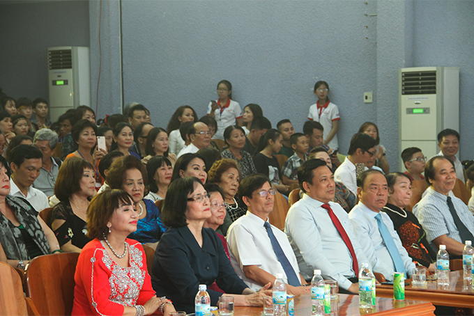 Representatives at ceremony