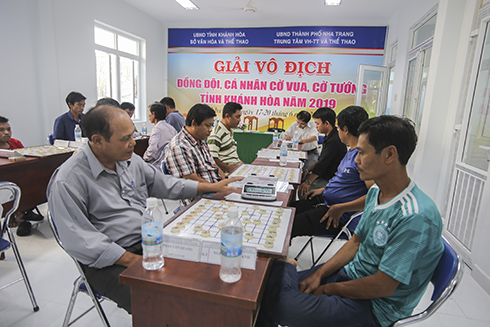 Players competing for championship in Chinese chess 