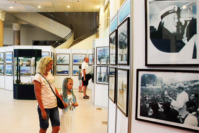 Colors of Vietnam's culture and tourism featured at exhibition