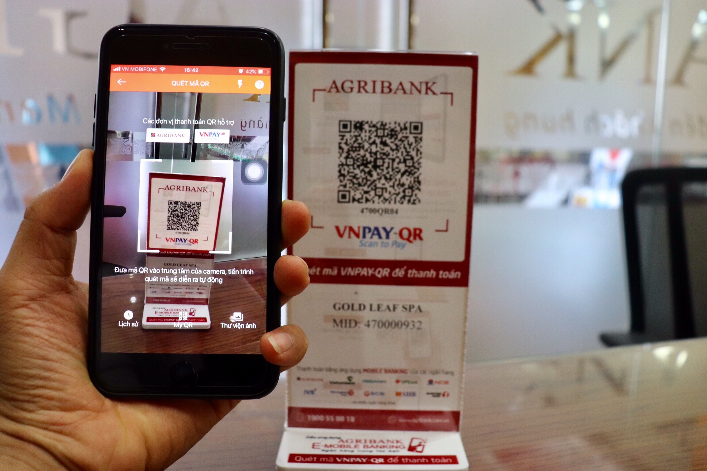 Non-cash payment getting more popular in Khanh Hoa