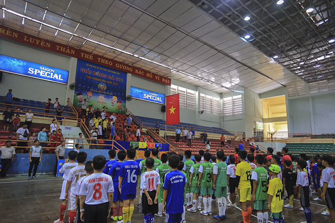 Twelve teams play Khanh Hoa's U-11 football contest