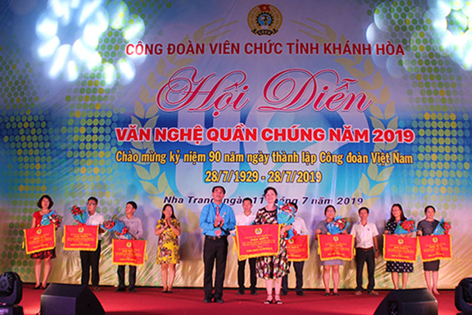 Public music program of Khanh Hoa's Official Labor Union joined by over 500 people
