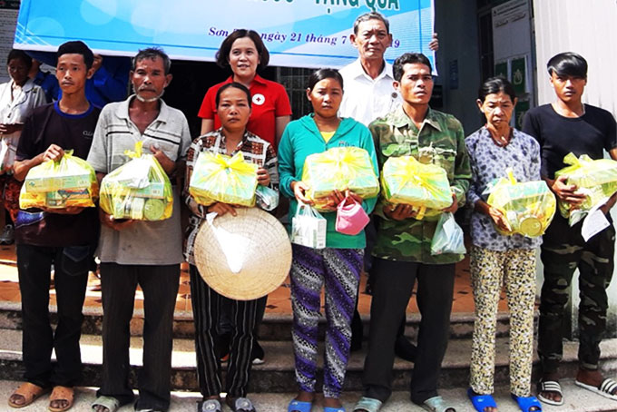 Free medical check-up and 300 gifts for the needy