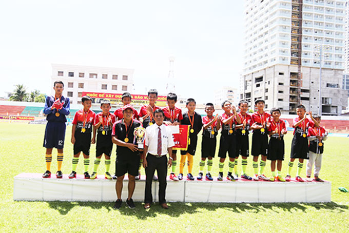 Ninh Hoa U-13 wins championship