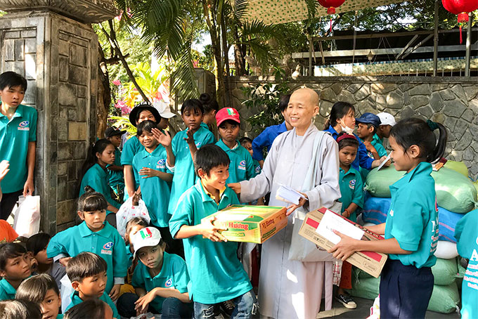 Khanh Hoa Provincial Vietnam Buddhist Sangha holds many charity activities