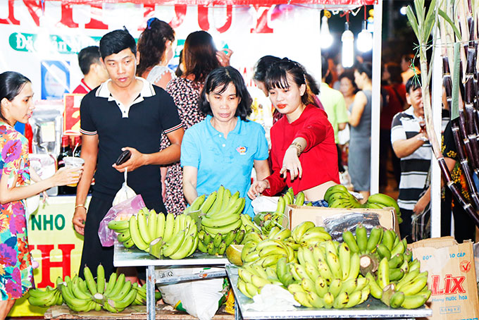 Khanh Hoa Farm Product Fair 2018 attracted a large number of locals and tourists.