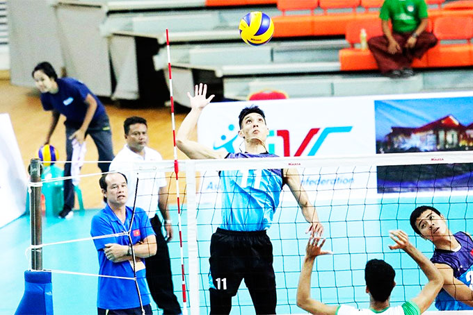 Thai Quang Lai coaches Vietnam U23 at Asian Men's U23 Volleyball Championship