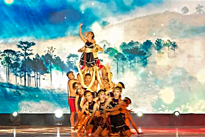 Gold-winning performance of Khanh Hoa's art group