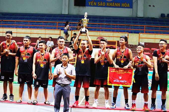 Nha Trang 2 celebrating their championship