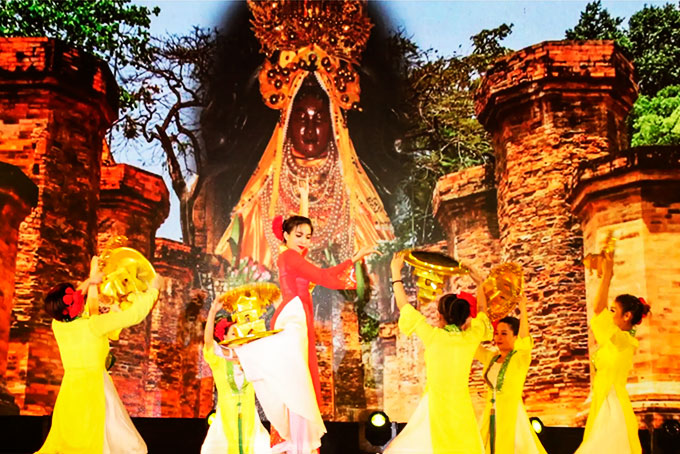 The fruit of Khanh Hoa's non-professional dance team