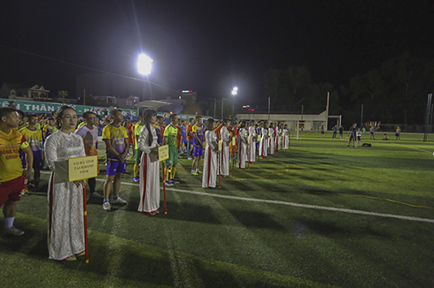 Ten teams play football contest for Ha Tinh players in Nha Trang