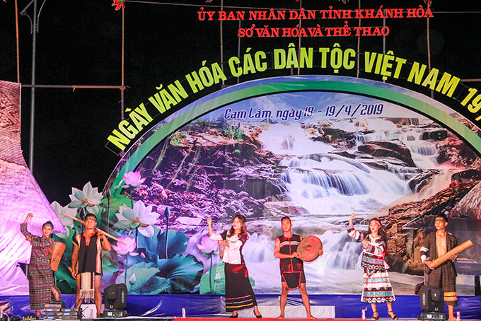 Music performance at Vietnamese Ethnic Groups' Cultural Day 2019