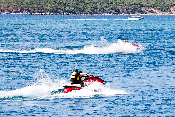 Tourists driving jetski at Hon Tam