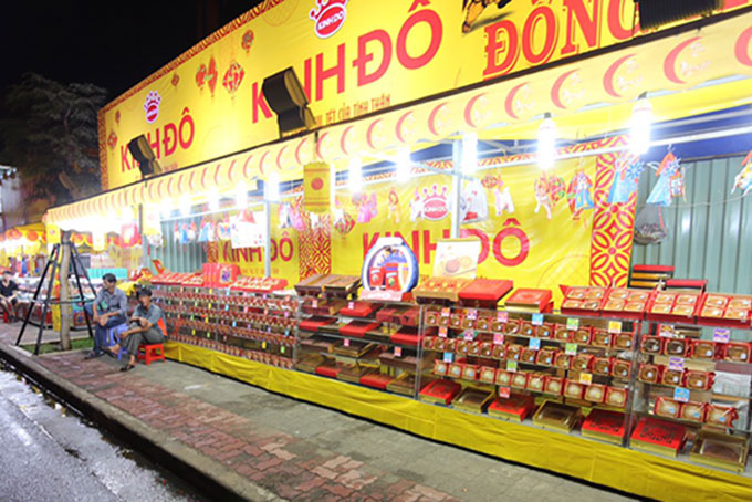 Moon cake booths in Thai Nguyen Street, Nha Trang City