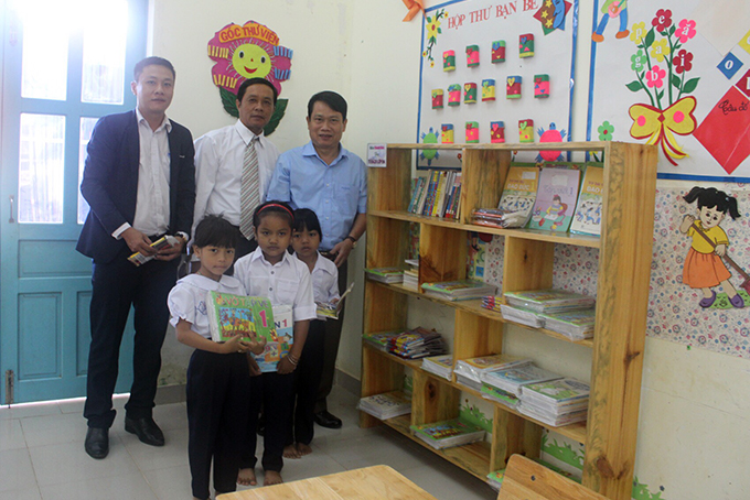 <span style= "text-align: justify; ">Khanh Hoa Newspaper’s book offer program</span>