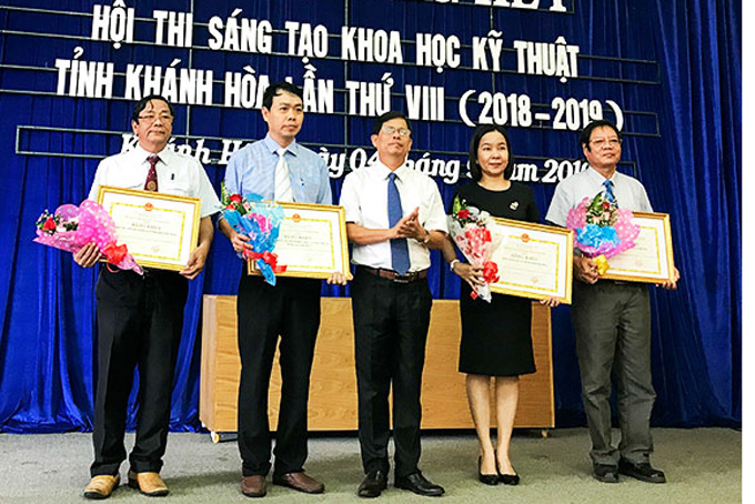 Several practical products showcased at Scientific &amp; Technical Creation Contest