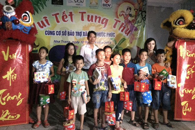 Full moon night party for kids at Social Center