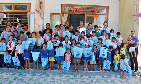 900 gifts offered to kids