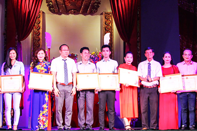 Outstanding artists honored by Khanh Hoa Provincial People’s Committee 