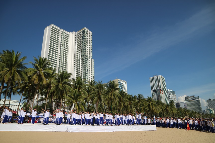 Music performance at videoconference in Nha Trang