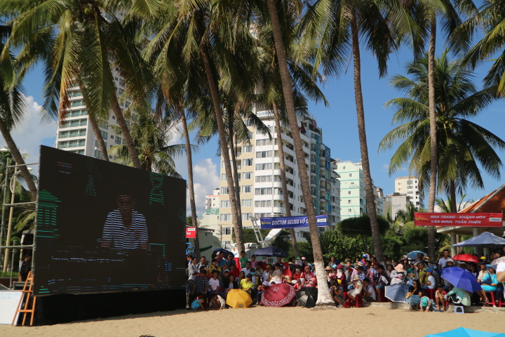  Watching contest on big screen