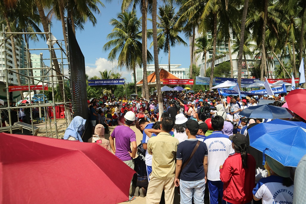 Big crowd at videoconference in Nha Trang