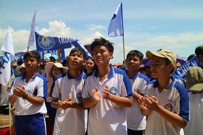 Sad faces of students when the champion was announced