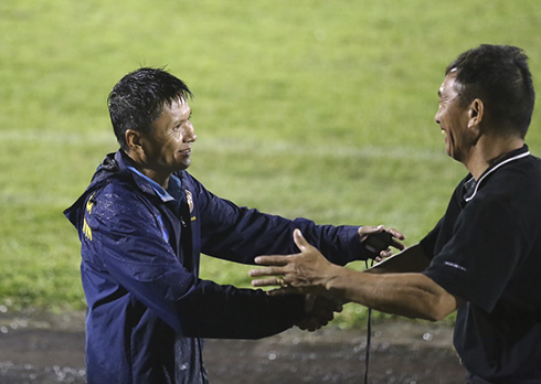 Coach Vo Dinh Tan of S.KH-BVN (left) is happy with his team’ result