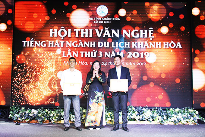 Twenty teams join singing contest of Khanh Hoa Province's tourism sector