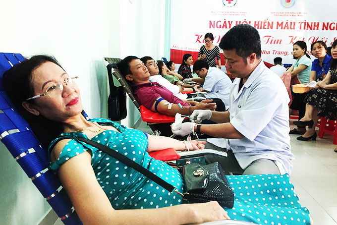 Nearly 400 join blood donation