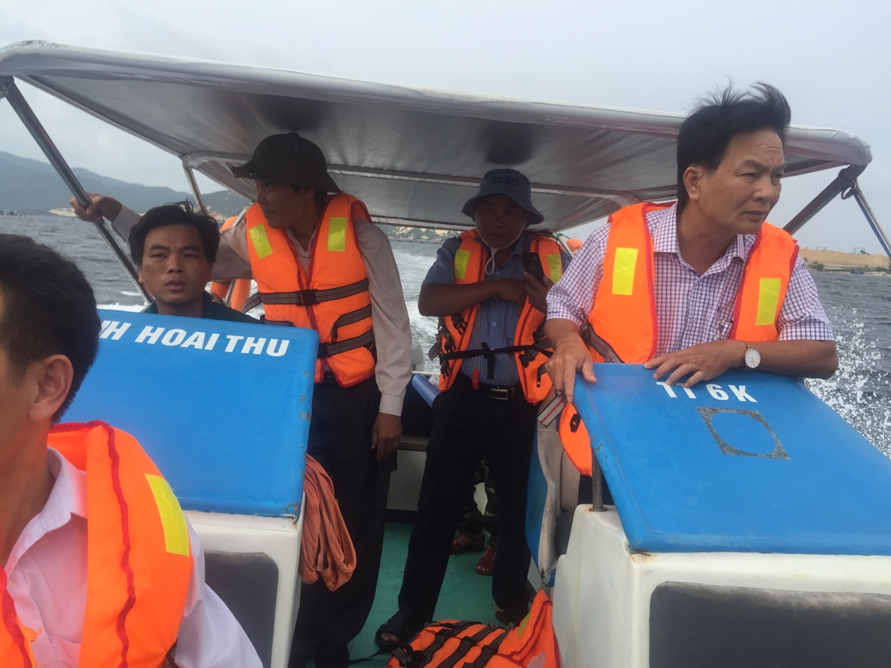 Van Ninh District's leaders checking aquaculture areas