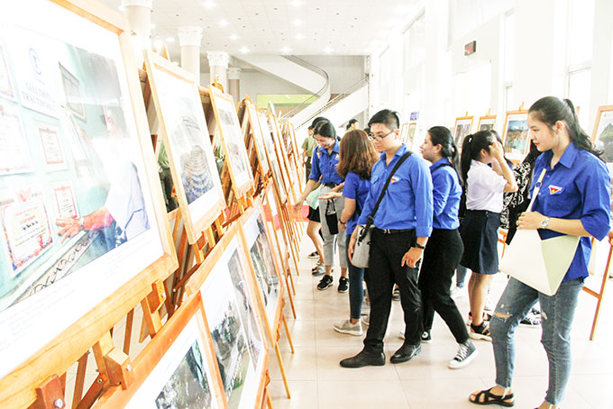 Youth Union members contemplating exhibits