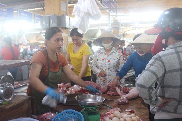 Meat stall at Vinh Hai Market on October 30 morning