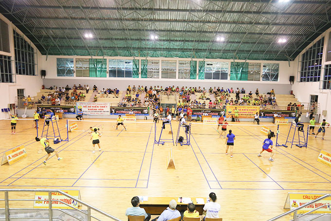 Khanh Hoa's badminton club open tournament: Attractiveness of movement sports contest