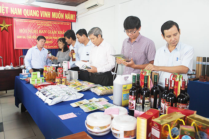 Voting council examining products