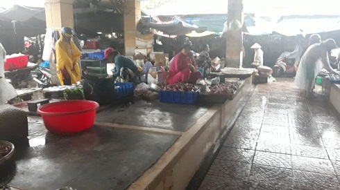 Many fish sellers at Vinh Hai Market are off on November 10