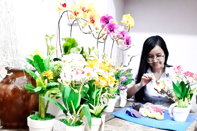 Start-up with making clay flowers