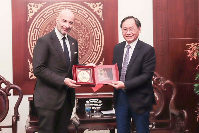 Italian Consul General visits Khanh Hoa