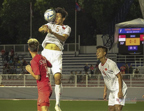 SEA Games 30: Vietnam holds on to win Singapore 1-0