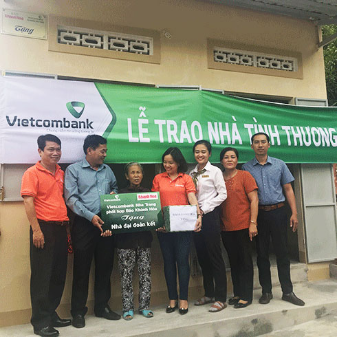 Khanh Hoa Newspaper and Vietcombank Nha Trang build new house for a poor home