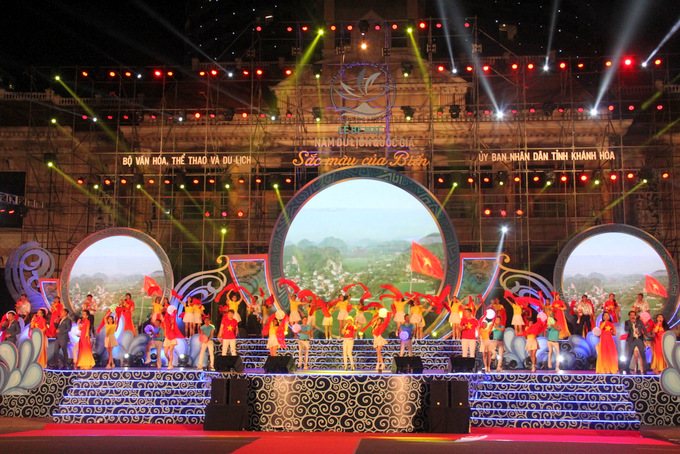 Opening performance of closing ceremony