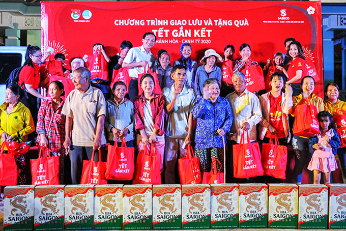 Bringing New Year atmosphere to the poor