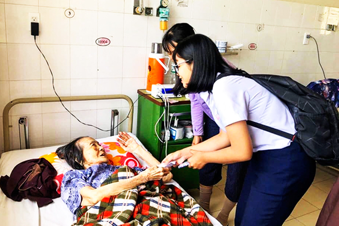 Medical devices donated to Khanh Hoa General Hospital