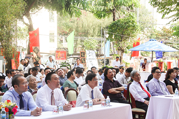 Leaders of Khanh Hoa Province and provincial departments attending opening ceremony