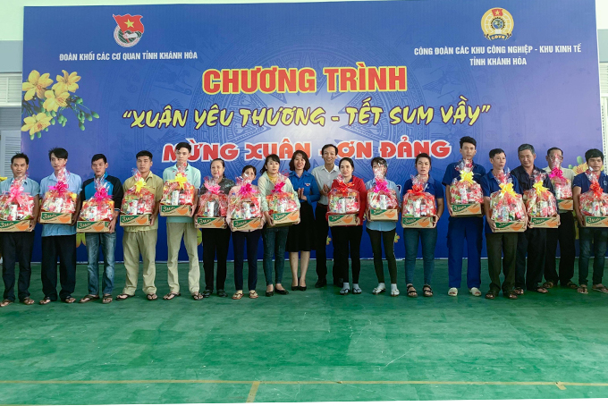 130 New Year gifts to disadvantaged workers and kids