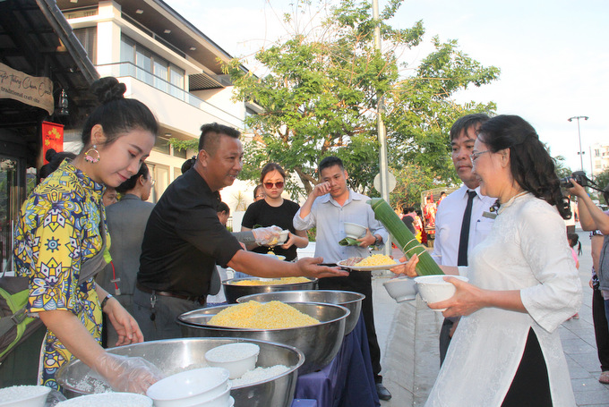 Participants receiving ingredients